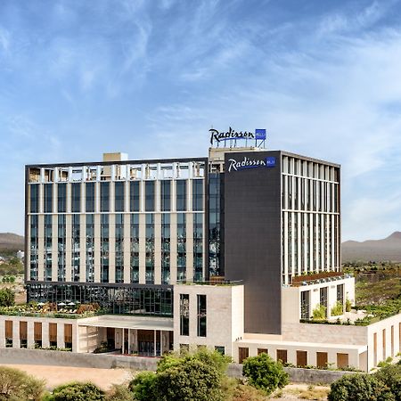 Radisson Blu Hotel & Spa, Nashik Buitenkant foto