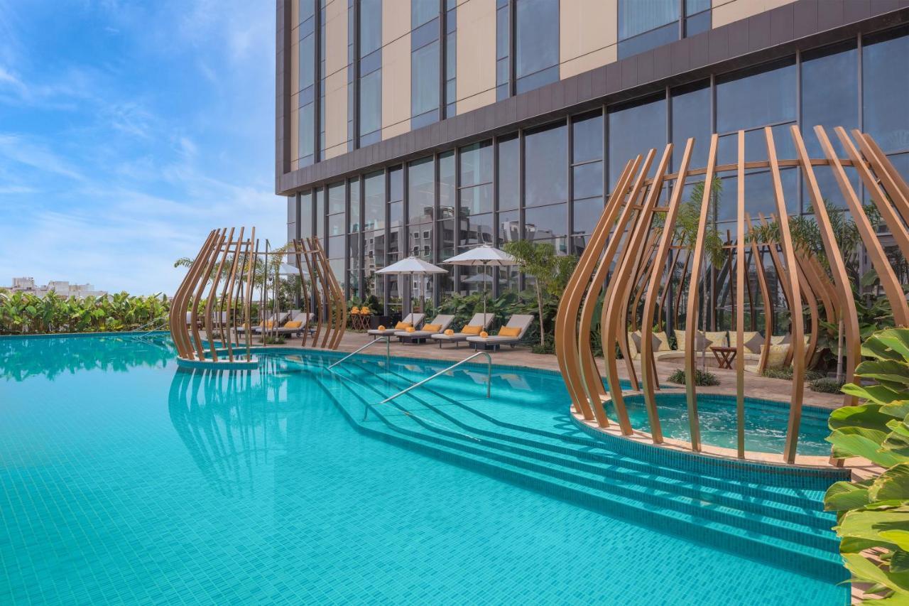 Radisson Blu Hotel & Spa, Nashik Buitenkant foto