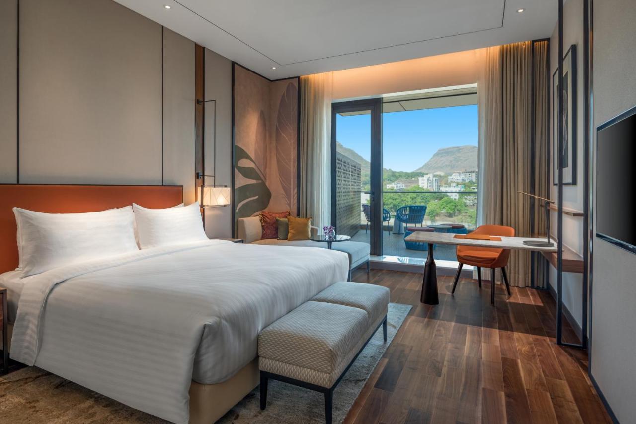 Radisson Blu Hotel & Spa, Nashik Buitenkant foto