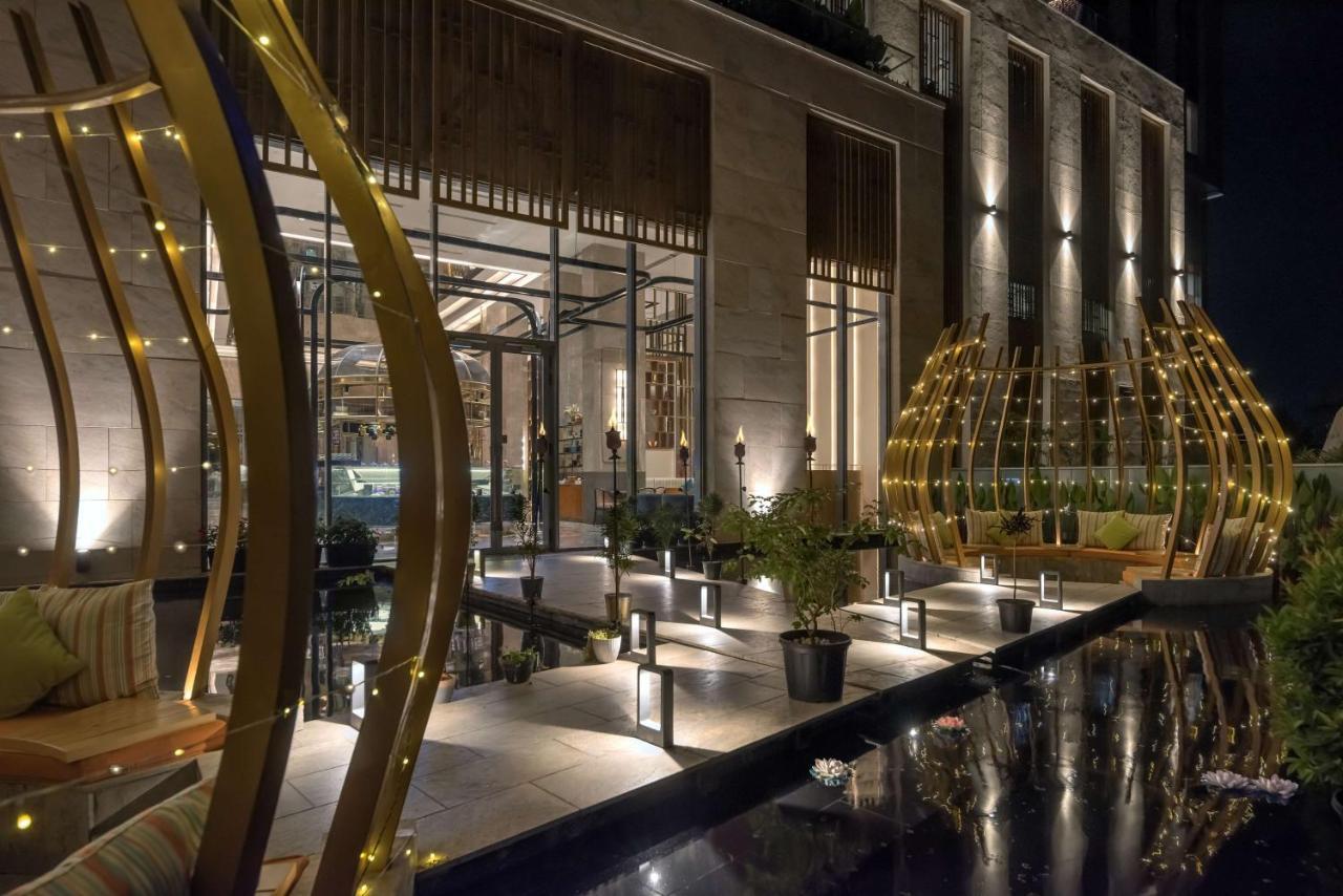 Radisson Blu Hotel & Spa, Nashik Buitenkant foto