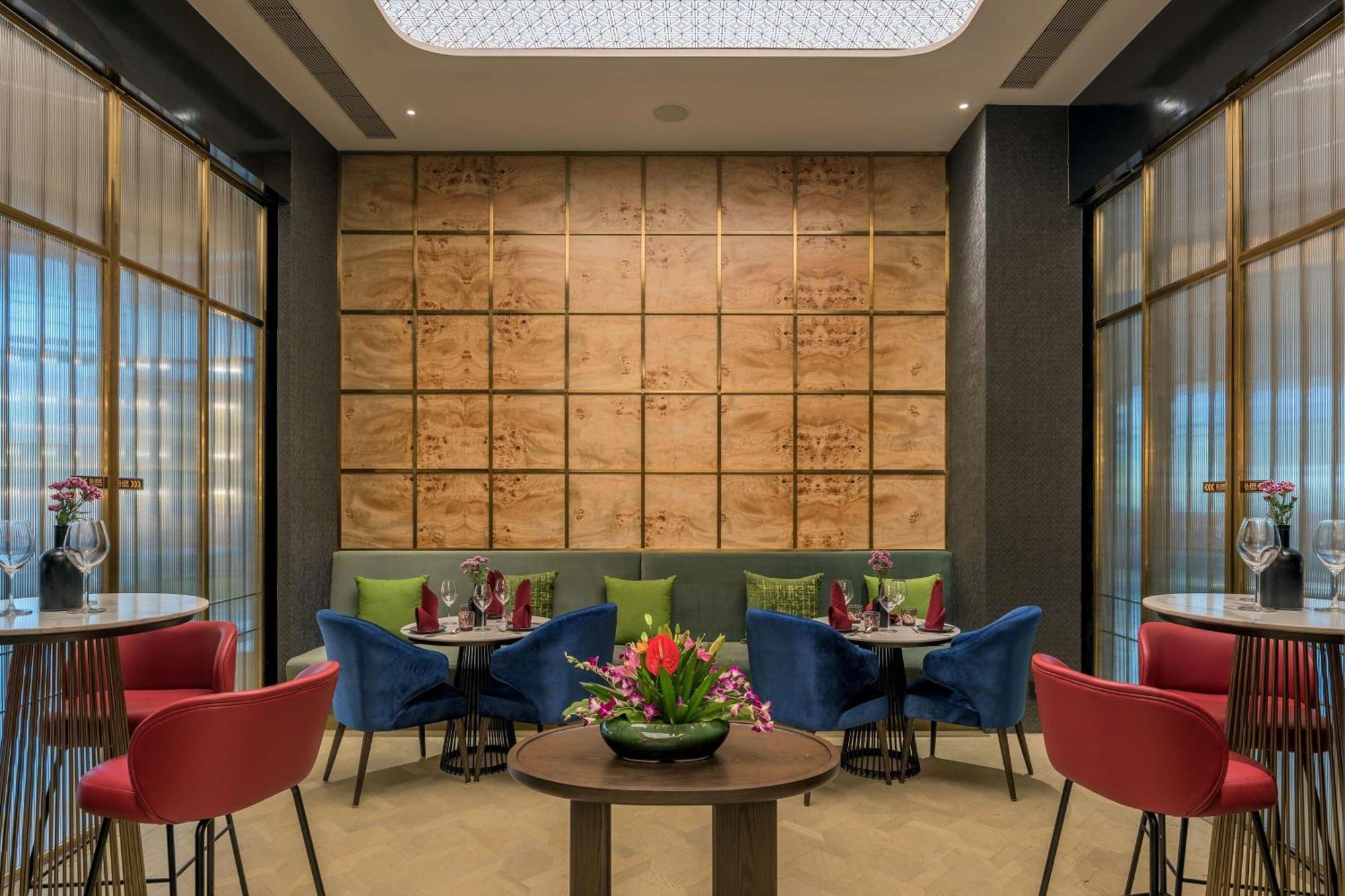 Radisson Blu Hotel & Spa, Nashik Buitenkant foto
