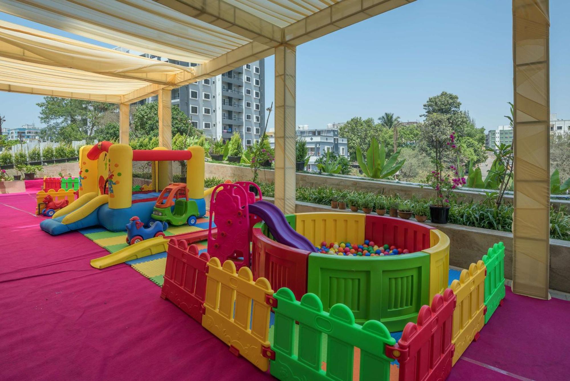 Radisson Blu Hotel & Spa, Nashik Buitenkant foto