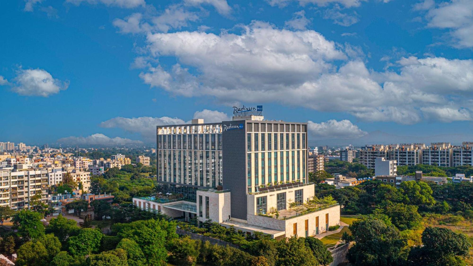 Radisson Blu Hotel & Spa, Nashik Buitenkant foto