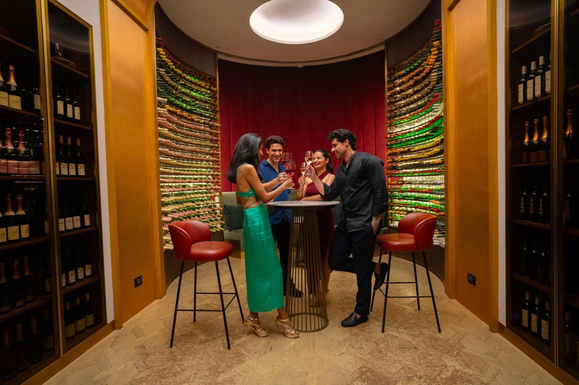 Radisson Blu Hotel & Spa, Nashik Buitenkant foto