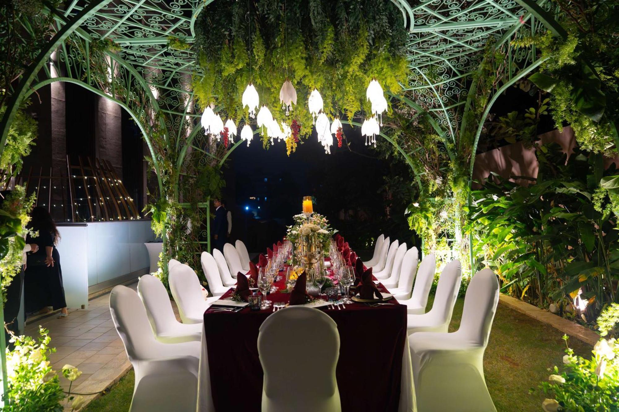 Radisson Blu Hotel & Spa, Nashik Buitenkant foto
